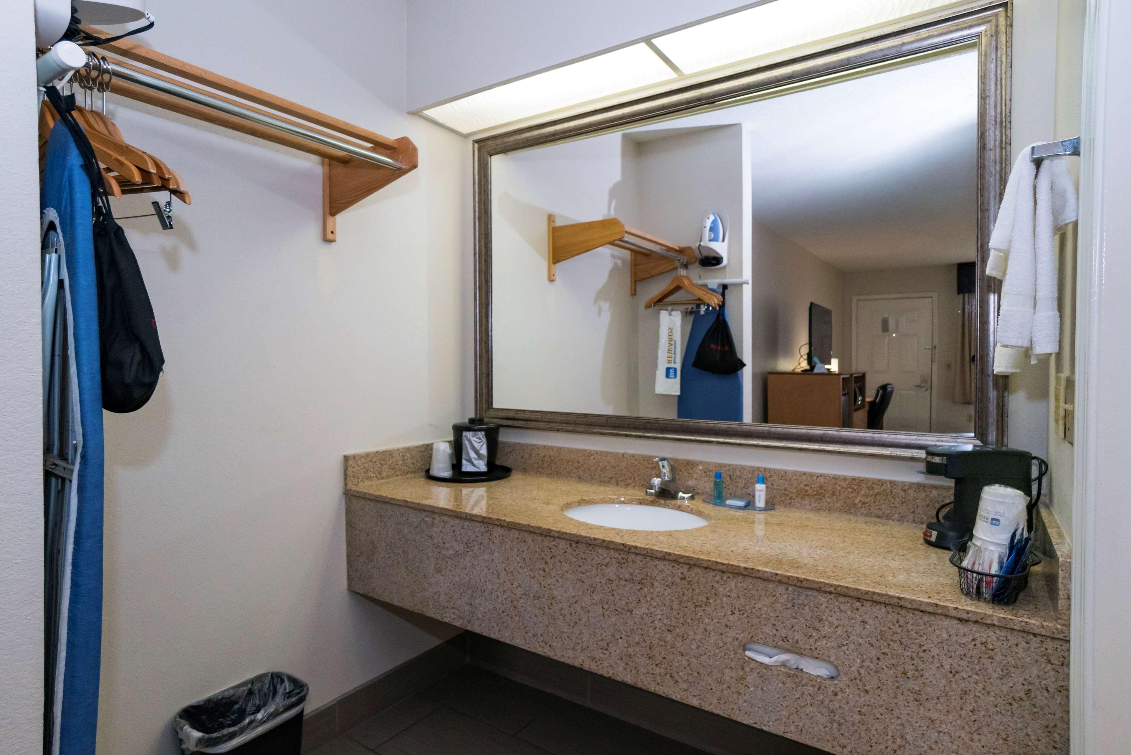Best Western Airport Inn Pearl Exterior foto